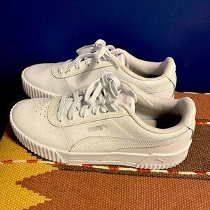 Stylish pumas! Worn once! Super comfortable! (Unsold)